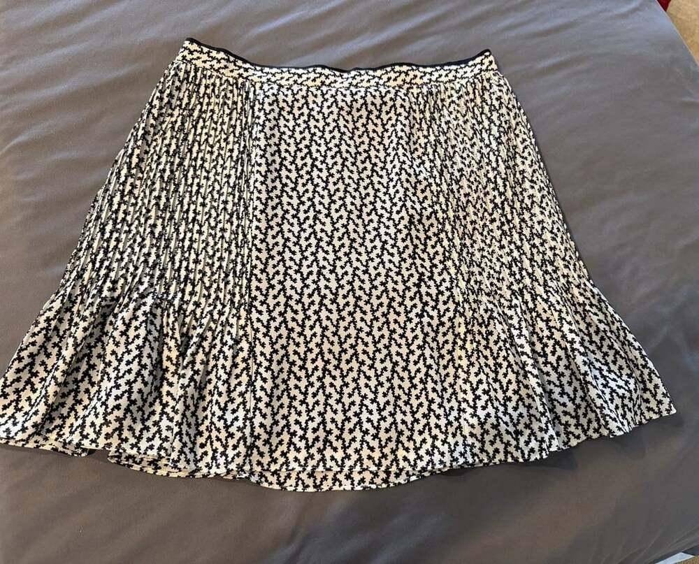 Reiss Mini Skirt Size 8 Black White Geo Print Flippy Hem